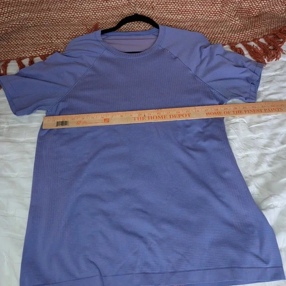 Lululemon Men's Short Sleeve Tee - Picture 6 of 8